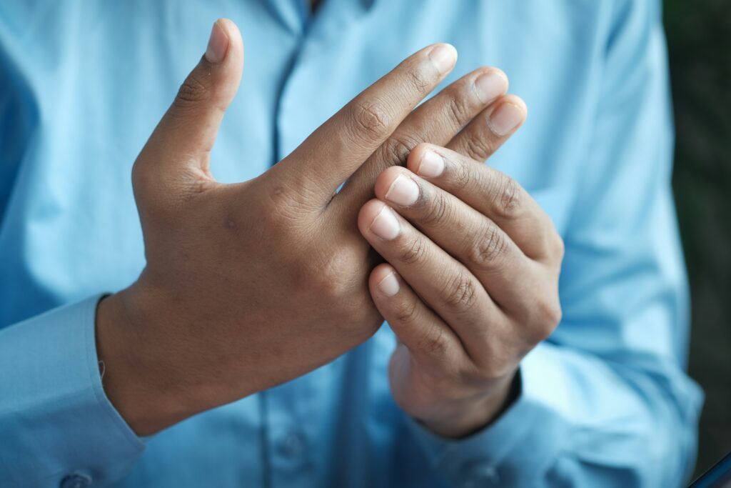 douleur main clavier ordinateur signes towfiqu barbhuiya